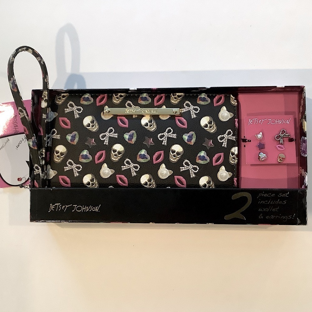 Betsey Johnson Skulls Lips Bows Cat Jewels Wrislet & Earrings Set New